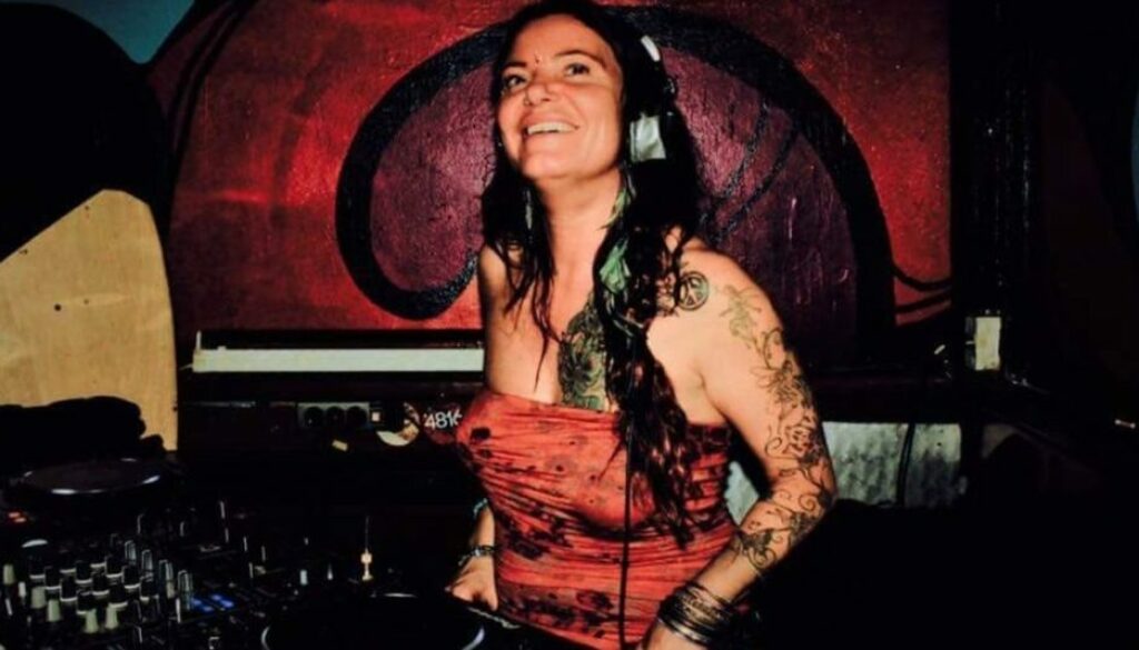 HH19-DJ-Kath-Flowerpower